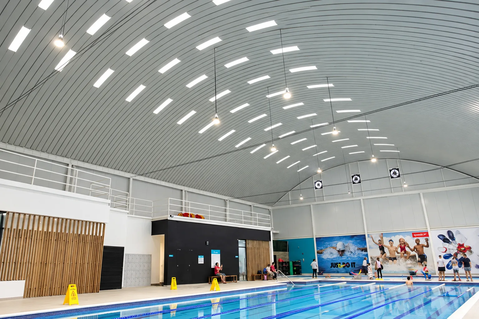 Swimming School — imagen 1